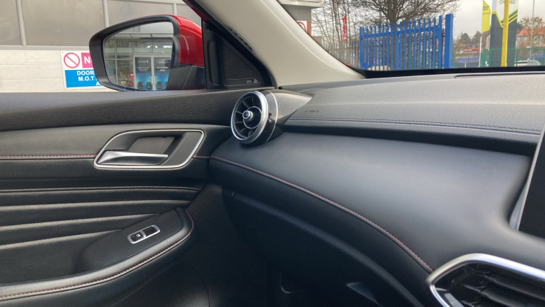 MG Hs 1.5 T-GDI Exclusive 5dr DCT Petrol Hatchback